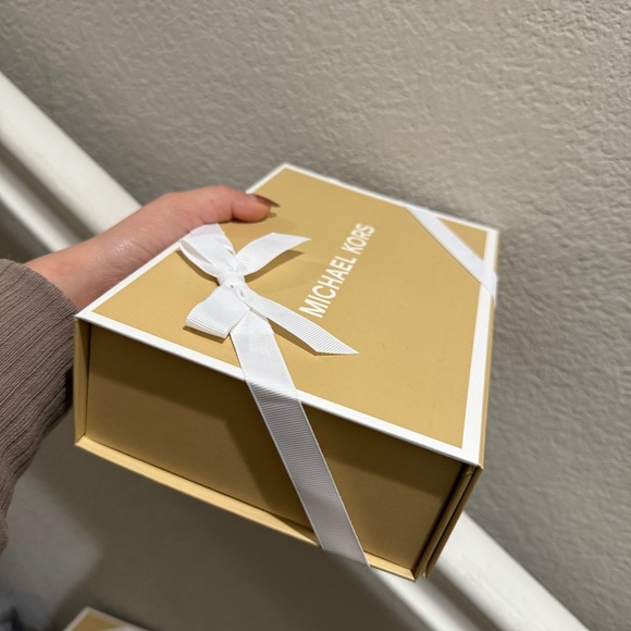 🎁Michael Kors Extra Small Gift Box - Picture 2 of 4